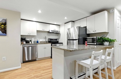 Northwest Apartment | Walk to METRO - Quiet 1BR w/Sauna, Rock Creek Park