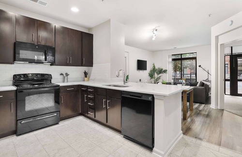 Arlington Apartment | Walk to Metro, Shop, and Dine