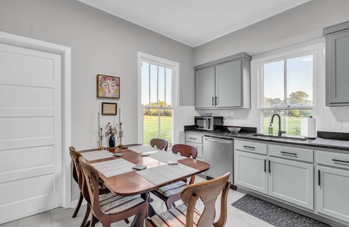 Starkville Other | Walk to MSU | Spacious | Family Space