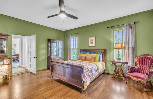 Starkville Other | Walk to MSU | Spacious | Family Space