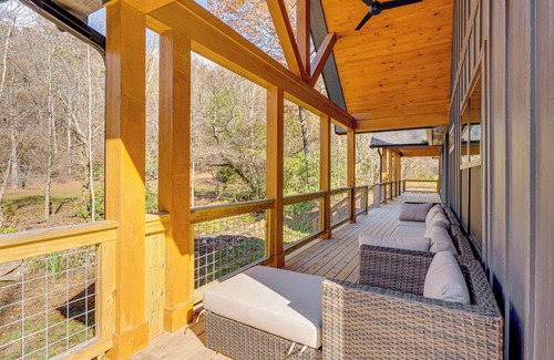 Hayesville Cottage | Walk to Nantahala Forest: Mtn-View Creekside Haven