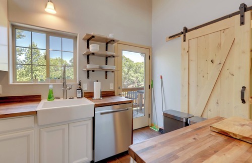 Southside Apartment | Walk to NAU & Dtwn Flagstaff: Studio w/Balcony!