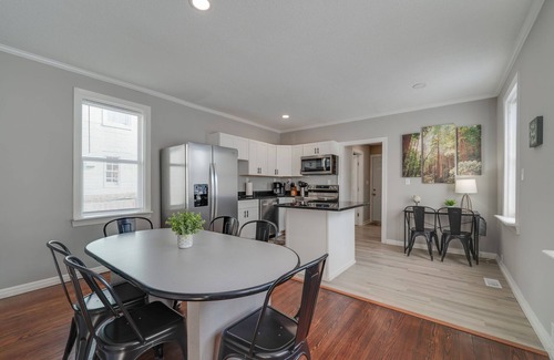 Newport News House | Walk to NN Shipyard - 3 bed 2 bath, 6 beds
