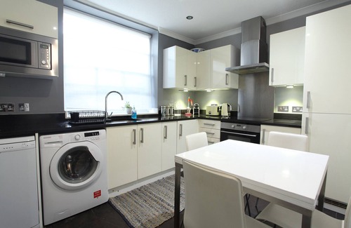 Paddington Apartment | Walk to Notting Hill/Paddington 1 B/R with patio