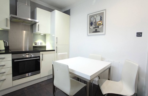Paddington Apartment | Walk to Notting Hill/Paddington 1 B/R with patio
