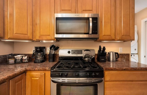 Ocean Beach Apartment | Walk to Ocean Beach | 3BR + Parking & Games