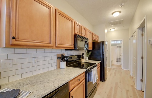 Myrtle Beach Cottage | Walk to Ocean: Myrtle Beach Home w/Pool Access