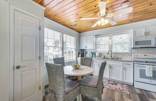 Atlantic Beach Cottage | Walk to Ocean: ‘Pearl Cottage’ in Atlantic Beach