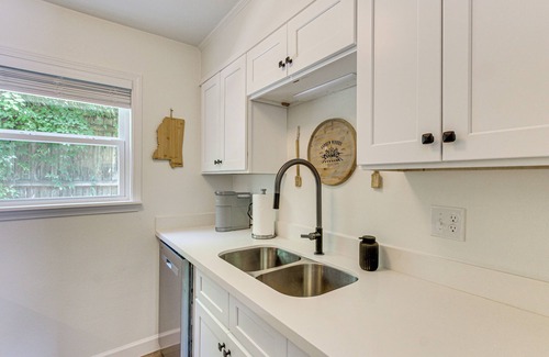 Biloxi Condo | Walk to Ocean Springs Beach: Condo w/Pool!