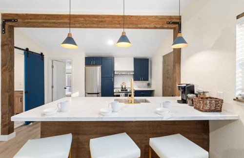 Cottonwood House | Walk to Old Town - Cozy Restored Cottage