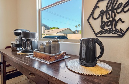 La Quinta Cove House | Walk to OldTown Close! 25%-off 7 nights - King Beds - Pool/Spa 3br# 066781