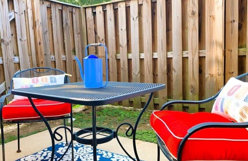 Oxford Apartment | Walk to Ole Miss Campus! Pets Welcome!
