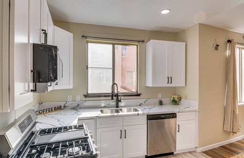 Sylmar House | Walk to Olive View Medical: Home w/ Pool Access!