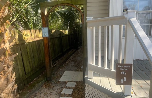 Downtown House | Walk to Palafox Restaurants, Markets and Events!