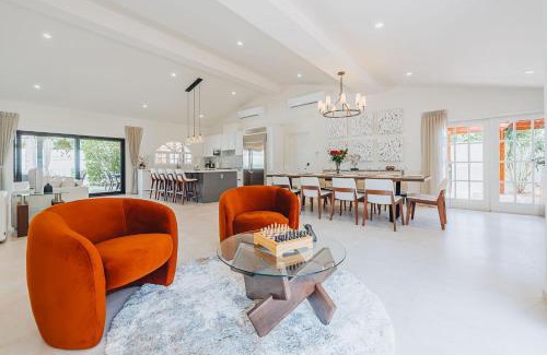 Opal Villa | Walk to Palm Beach! 5Bed Hottub with Pool 10people