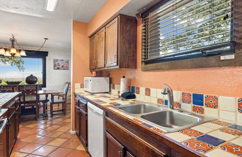 Northeast Santa Fe Hotel | Walk to Plaza, Private Balcony, Hot Tub, Pool, End Unit, 2-story, Sleeps 6