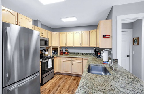 McCall House | Walk to Ponderosa State Park- Sleeps 8- Dogs OK!