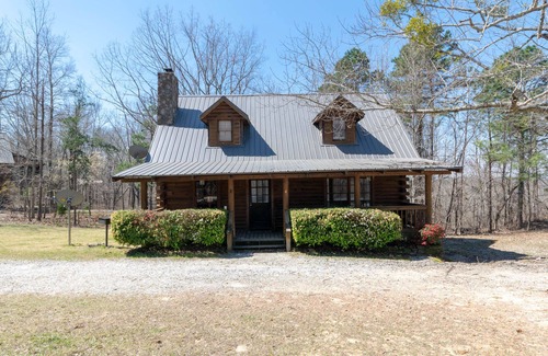 Pine Mountain Cabin | Walk to pool, chapel, mountainside pavillion