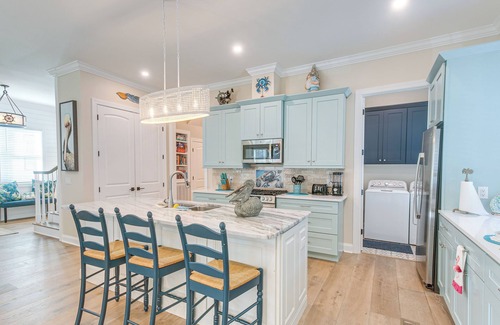 King City House | Walk to Public Beach: Hideaway in St Simons Island
