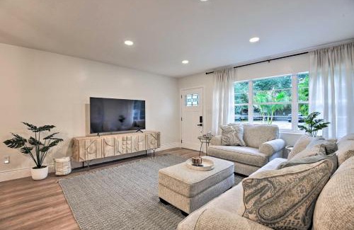 South Sarasota House | Walk to Restaurants Sarasota Home with Lanai!
