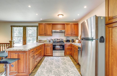 Finesville Cottage | Walk to River: Couple’s Retreat in Kintnersville!