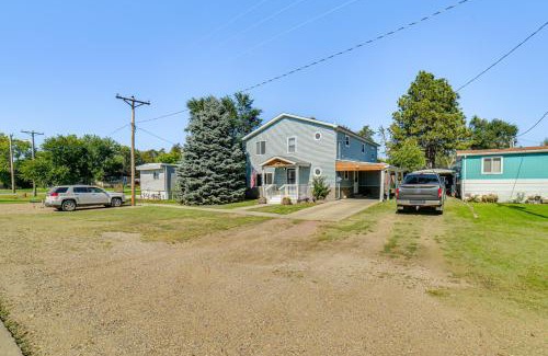 Oacoma House | Walk to River Oacoma Home with Dog-Friendly Yard!
