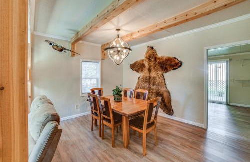 Oacoma House | Walk to River Oacoma Home with Dog-Friendly Yard!