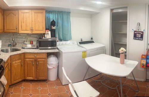 South Farmingdale House | Walk to Ryder Cup gate 4 and LIRR Station.nNo need for Uber or car rental.