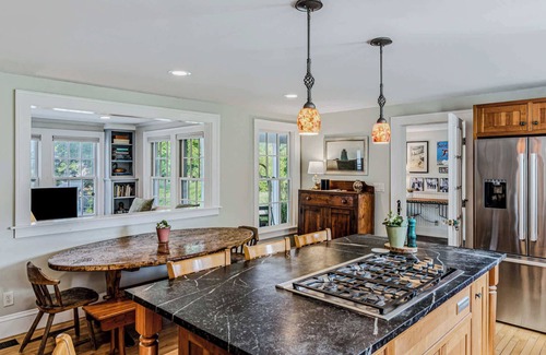 South Pomfret House | Walk to S6! Pool Table/Fireplace - Saskadena Lodge