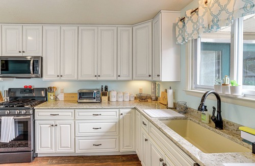 Bay View House | Walk to Sandusky Bay: Home w/Hot Tub & Fire Pit!
