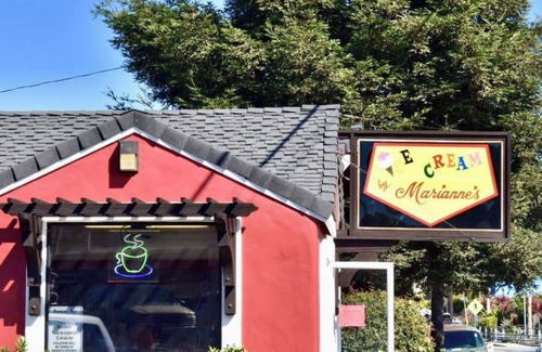 Aptos House | Walk to Sea Cliff State Beach and local restaurants in Aptos.