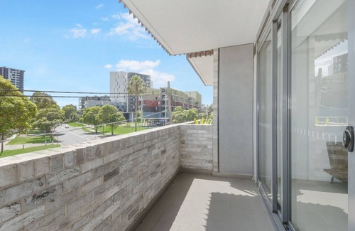 Zetland Apartment | Walk to Shops, Cafes & Transport! 1Bed Comfort