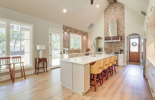 Ovilla House | Walk to Shops & Winery! Stylish Dtwn Ovilla Home