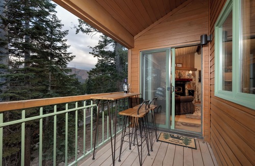 Mammoth Lakes Condo | Walk to Ski & Village, Views Condo, Pool & Spa 315