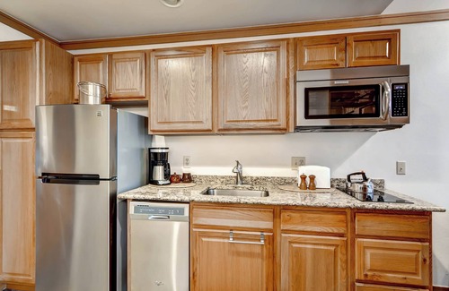 Mountain House Condo | Walk to slopes! Value Studio Condo by RedAwning