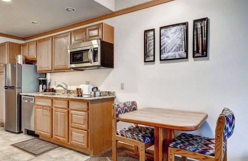 Mountain House Condo | Walk to slopes! Value Studio Condo by RedAwning