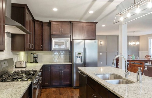 Nashville House | Walk to some of Nashville's best shopping ,dining and parks! Great for families