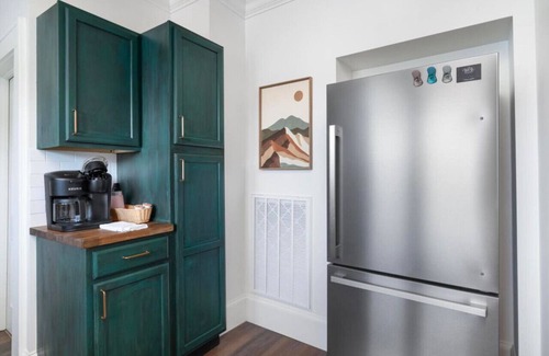 Bristol House | Walk to State Street - Remodeled Home