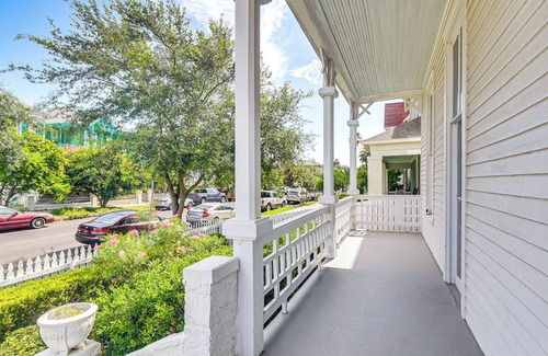 Galveston Apartment | Walk to Strand District: Historic Galveston Home