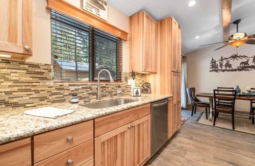 Summit Estates House | Walk to Summit. Relaxing Spa and Fireplace.