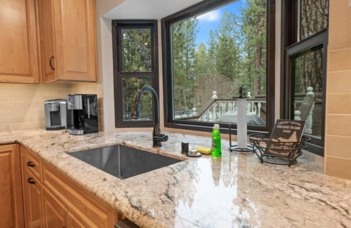 Summit Estates House | Walk to Summit, Spa, BBQ, Fireplace