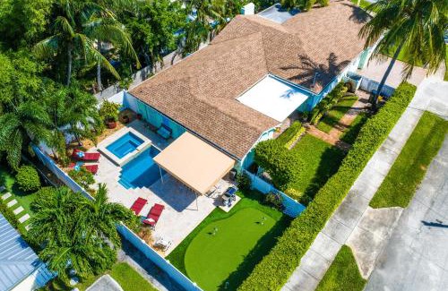 Del-Ida Park Historic District House | Walk to The Ave- Heated Pool, Spa, Golden Tee and Putting Green - mins to Beach