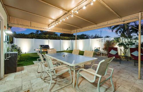 Del-Ida Park Historic District House | Walk to The Ave- Heated Pool, Spa, Golden Tee and Putting Green - mins to Beach