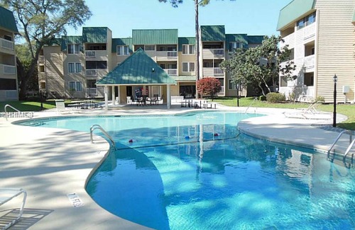 Palmetto Dunes Condo | WALK TO THE BEACH! First floor condo, fully renovated