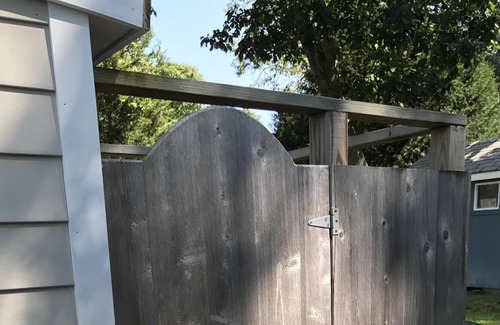 Noyack Cottage | Walk to the bay from this Sag Harbor cottage!