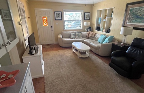 New Smyrna Beach House | Walk to the beach and Flagler Ave-2 bedroom cottage
