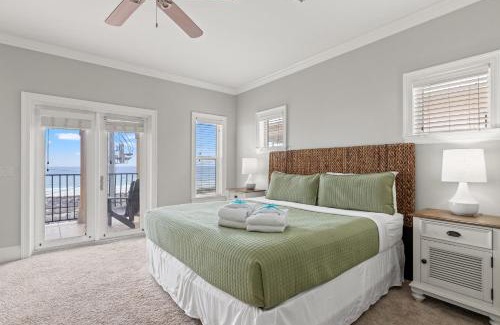 Sunnyside On The Gulf House | Walk To The Beach! 3 Story Home! 2 Balconies With Gulf Views!
