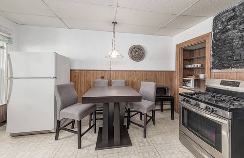 South Boston Apartment | Walk to the beach. 5 min from Boston Seaport.