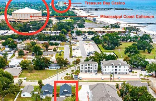 Biloxi House | Walk to the beach Comes with two bikes