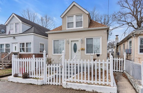Keansburg House | Walk to the Beach from this Beautiful Beach Cottage!
